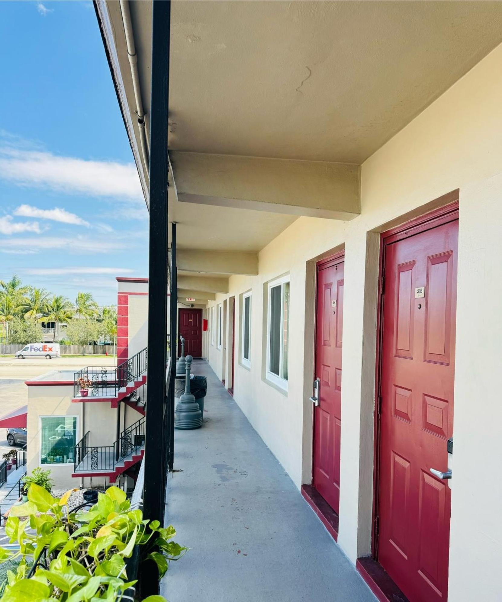 Executive Economy Lodge Pompano Beach Exterior photo