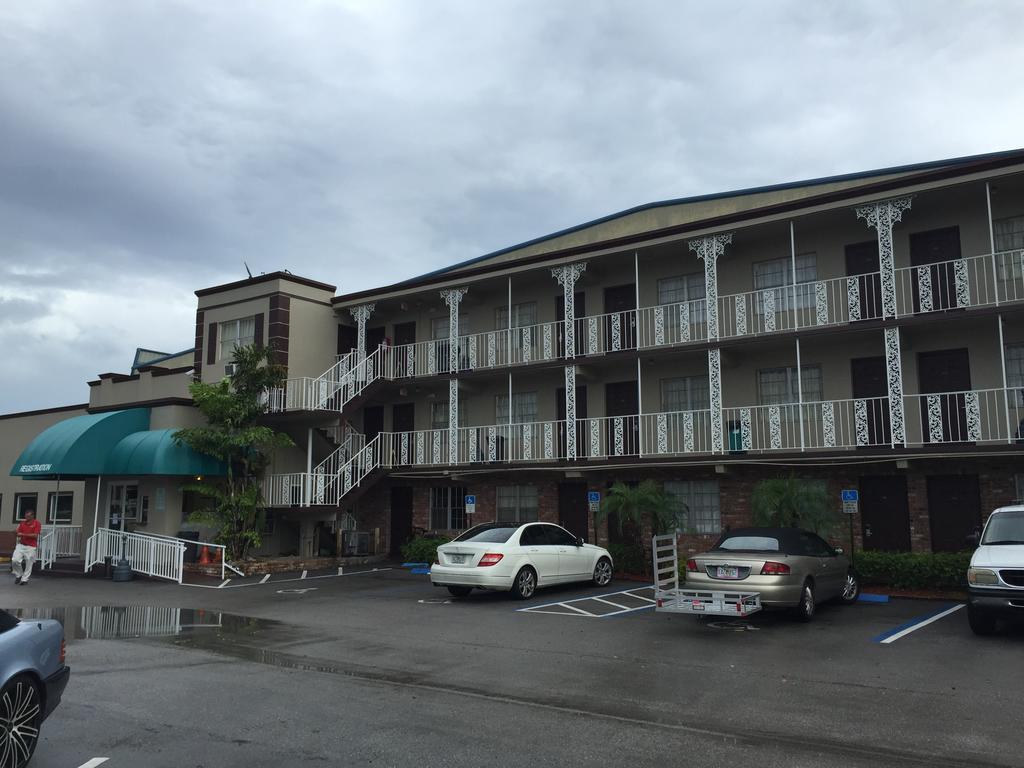Executive Economy Lodge Pompano Beach Exterior photo