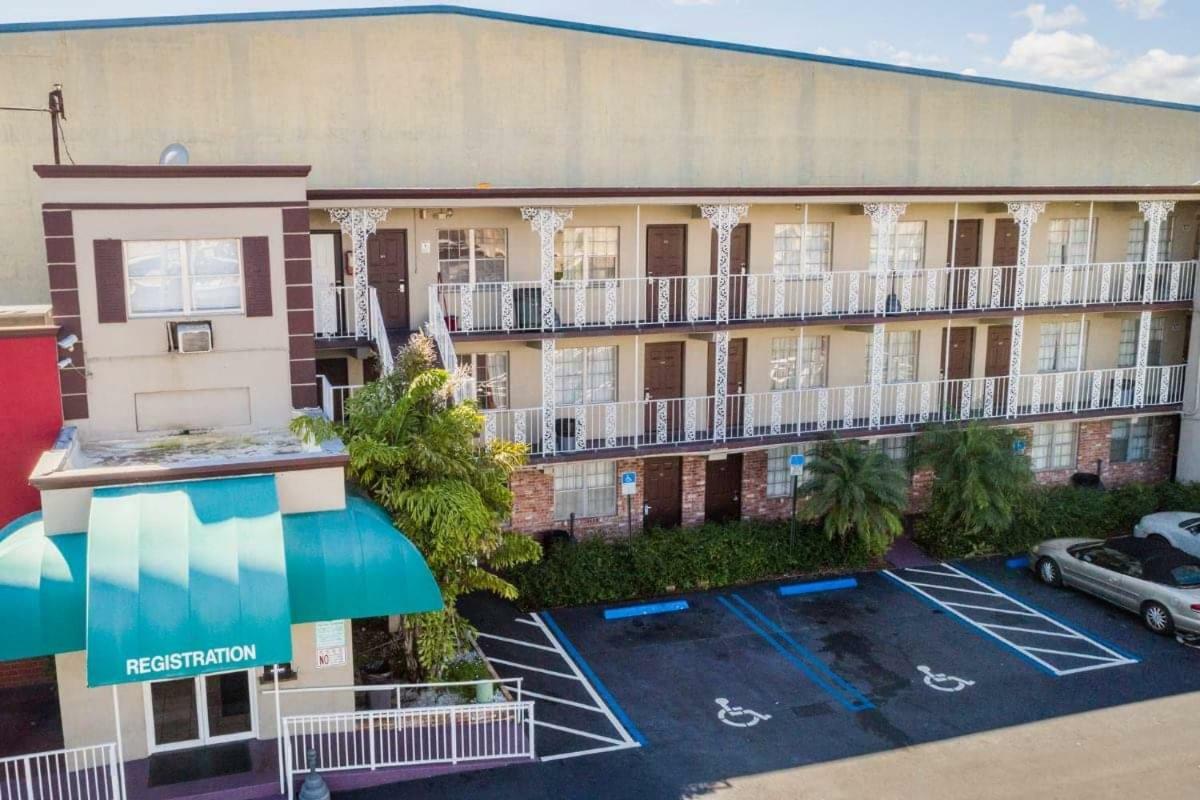 Executive Economy Lodge Pompano Beach Exterior photo