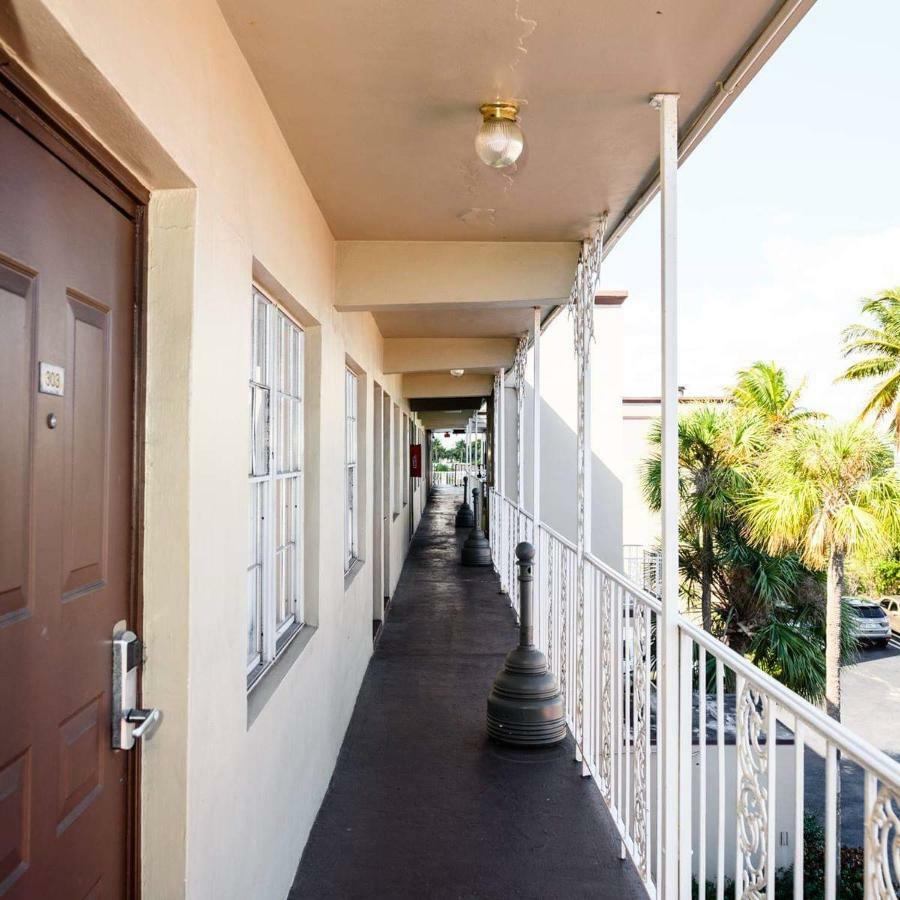 Executive Economy Lodge Pompano Beach Exterior photo
