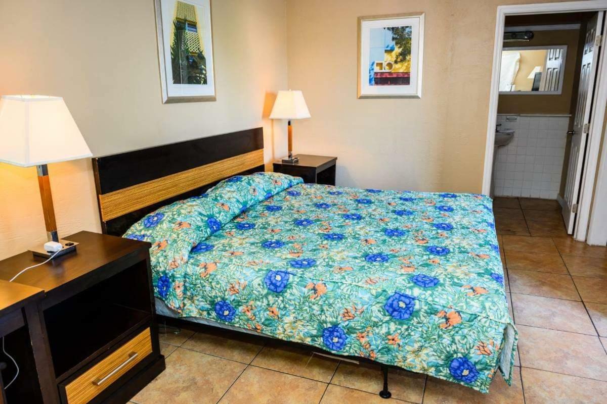 Executive Economy Lodge Pompano Beach Exterior photo